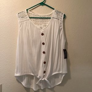 New York Laundry White Sleeveless Shirt with Lace & Decorative Buttons